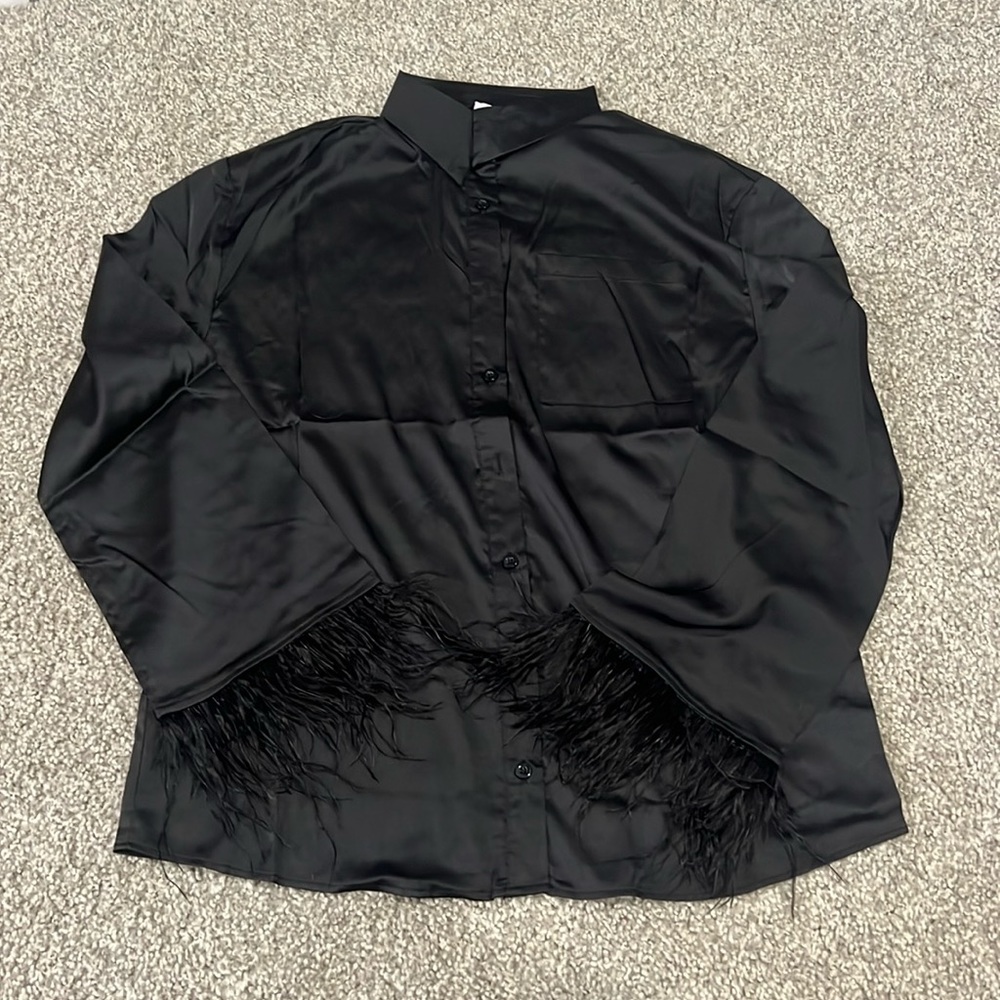 NWT Feather Sleeve button up blouse